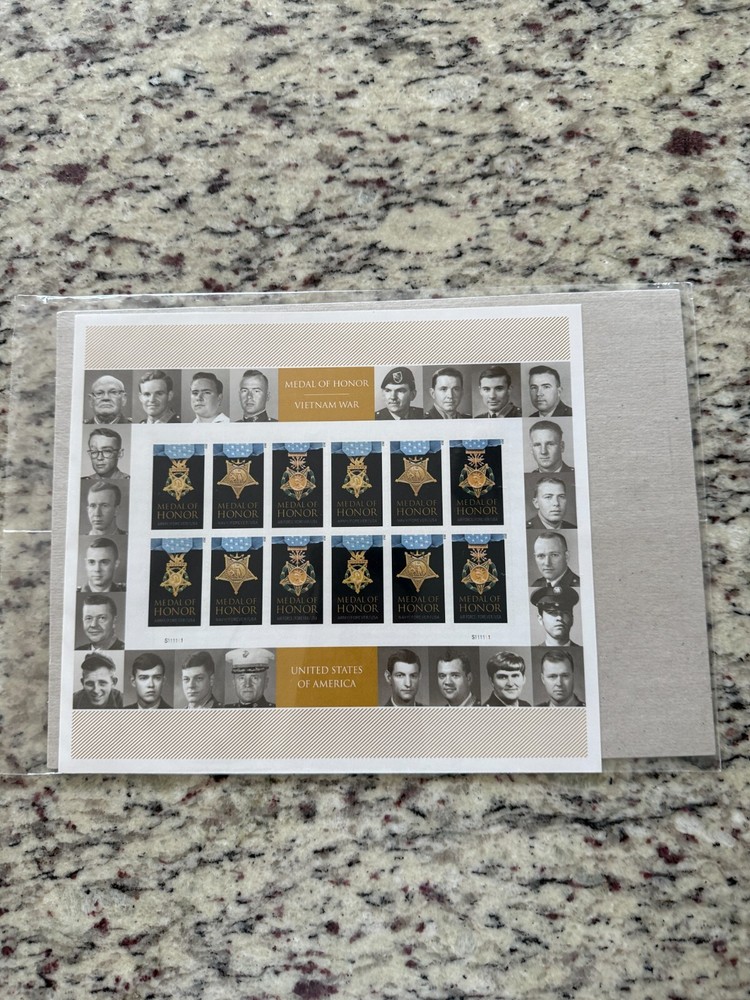 Sealed Medal of Honor Vietnam War Pane of 24 Forever Stamps 4822b, 4823b, 4988