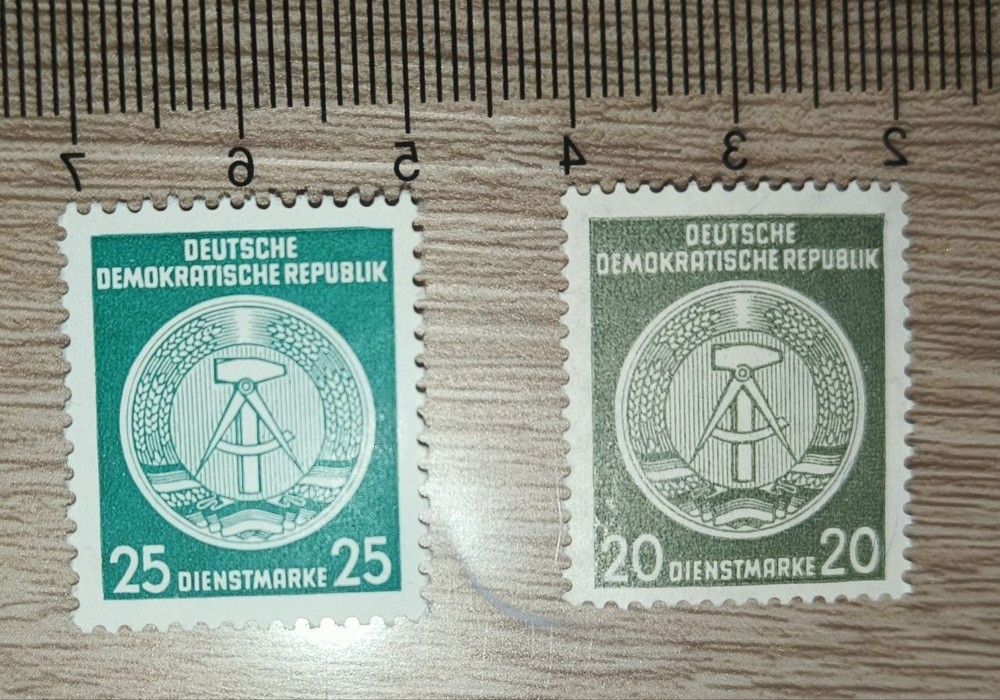 East German postage stamps, official stamps 25 DIENSTMARKE, 20 DIENSTMARKE