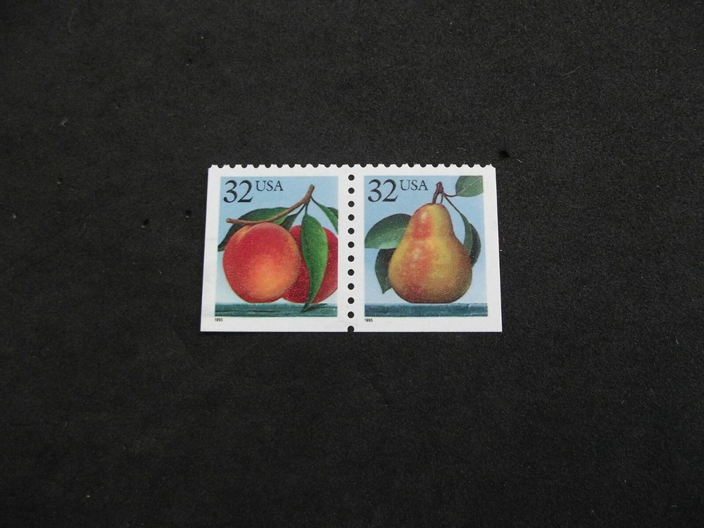 United States 1995 Peaches, Pear. MNH se-tenant set.