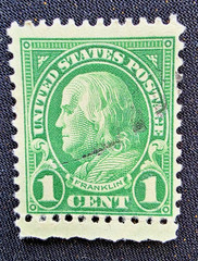 Rare 1923 1 Cent Benjamin Franklin Stamp, Green – 34 for $750