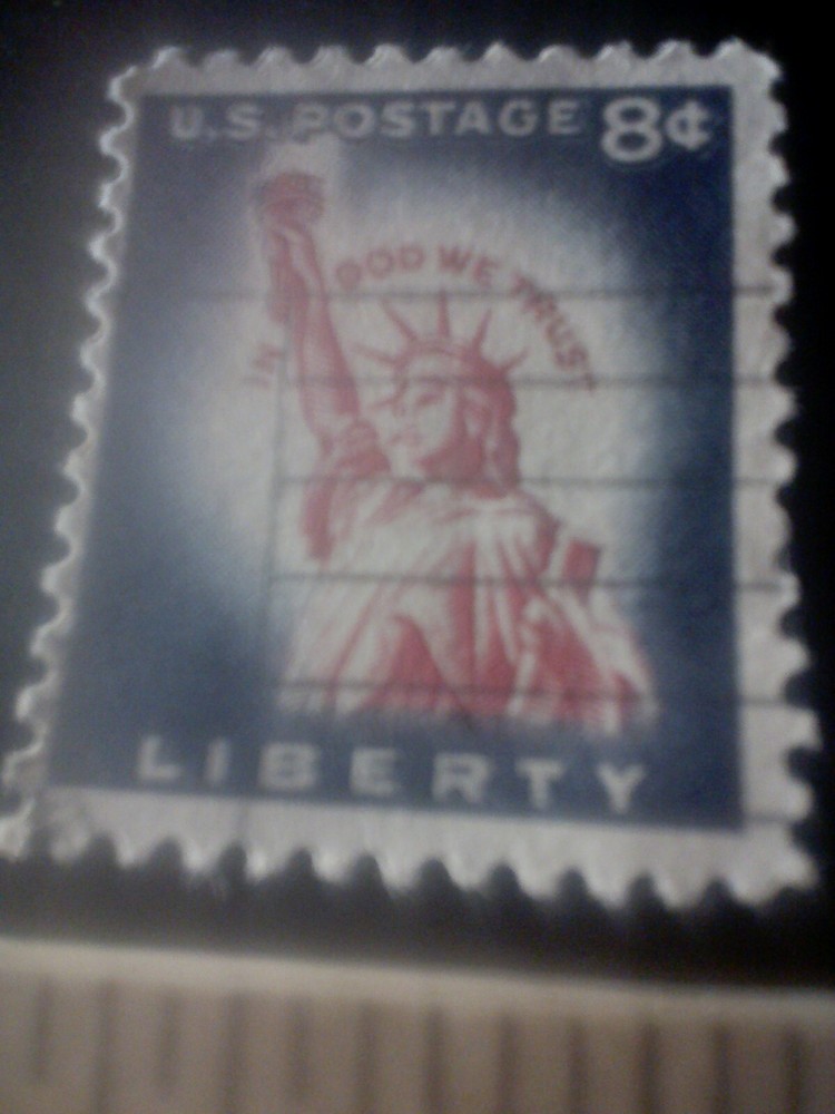 US STAMP 1958 8c Statue of Liberty. Two colors. Liberty Series.