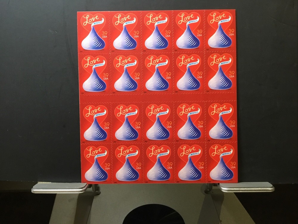 ONE (1) sheet x 20 Of LOVE Hershey’s KISSES 39¢ US Postage Stamps. USA # 4122a