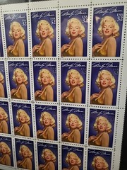 USA 32¢ Legends of Hollywood Marilyn Monroe Postage Stamps – Mint – Full Sheet