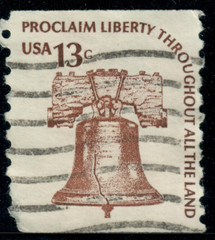 USA – 1975 – Americana Issue – Liberty Bell – Coil Stamp – 13¢ – #3585